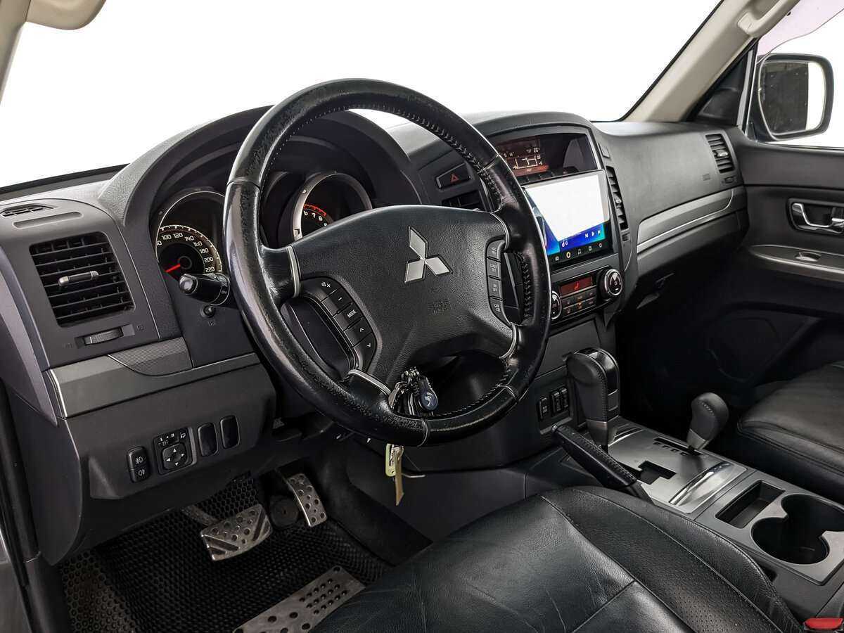 Купить Mitsubishi Pajero с пробегом. Фото: #14
