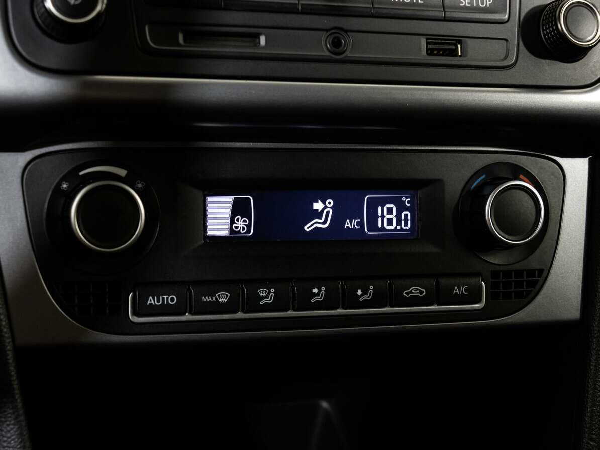 Купить Volkswagen Polo с пробегом. Фото: #11