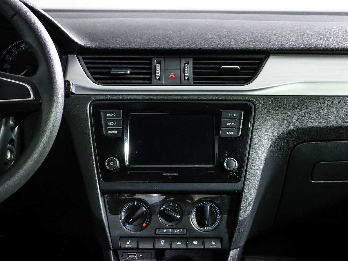 Купить Skoda Rapid с пробегом. Фото: #10