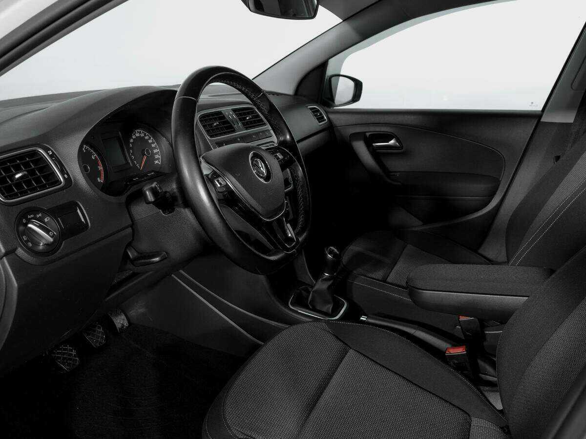 Купить Volkswagen Polo с пробегом. Фото: #12