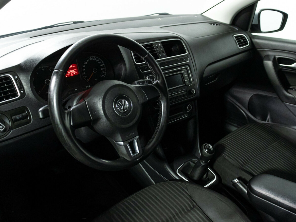 Купить Volkswagen Polo с пробегом. Фото: #10