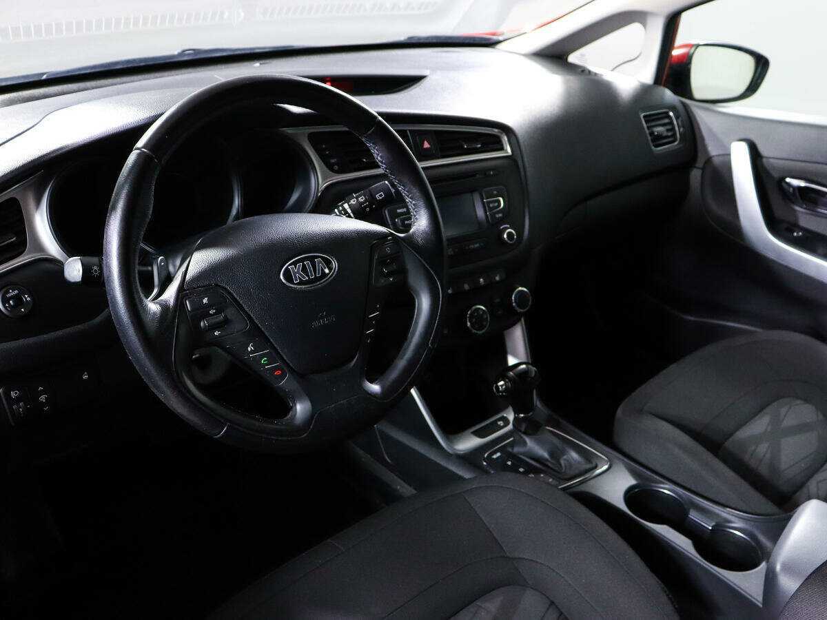 Купить Kia Ceed с пробегом. Фото: #13