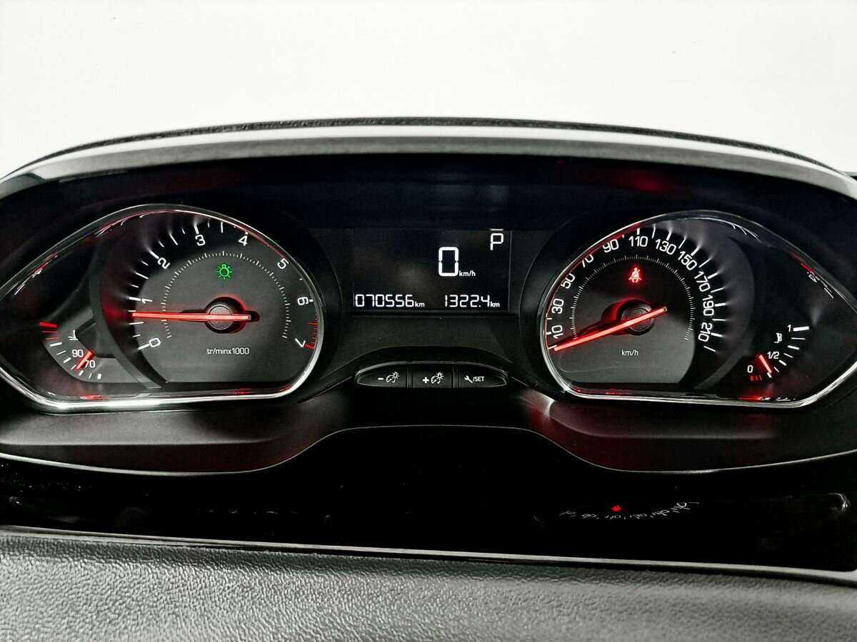 Купить Peugeot 208 с пробегом. Фото: #10