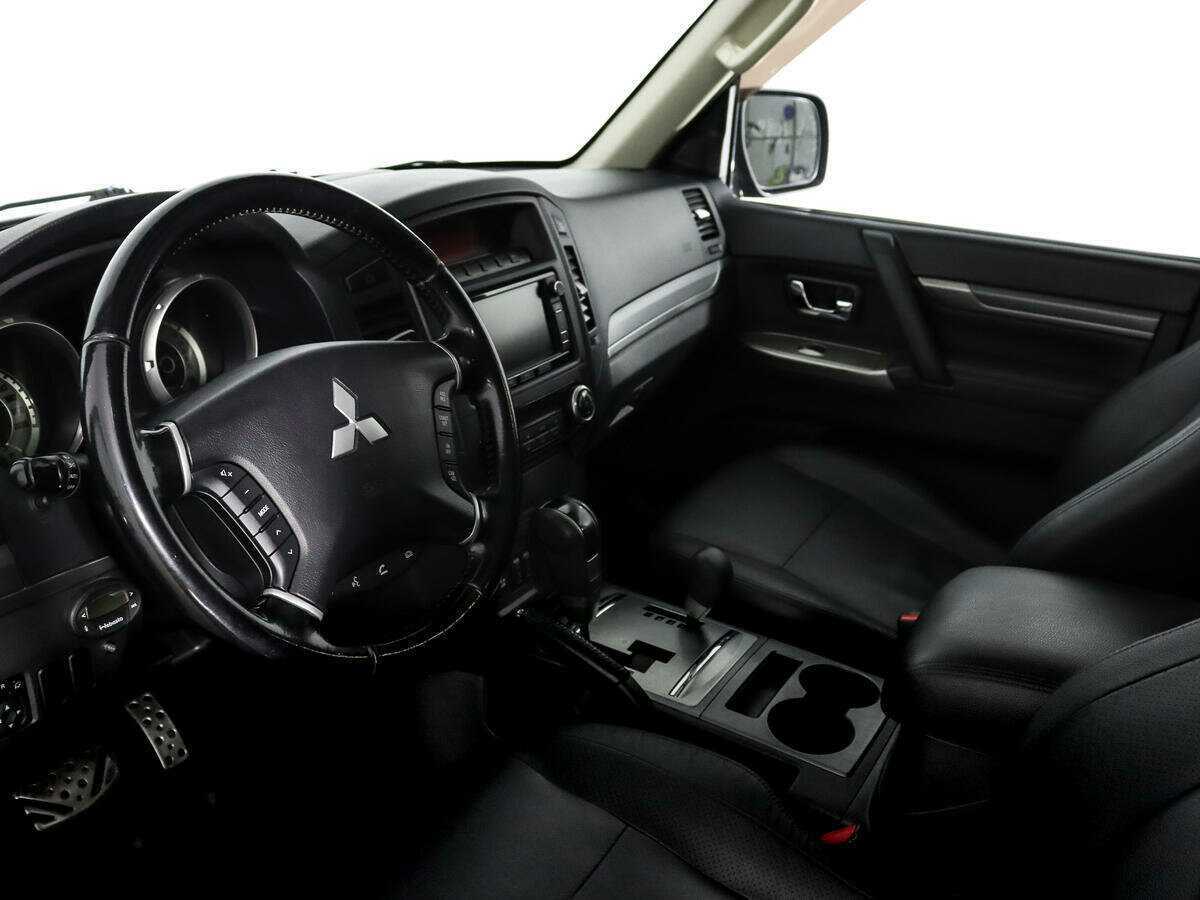 Купить Mitsubishi Pajero с пробегом. Фото: #8