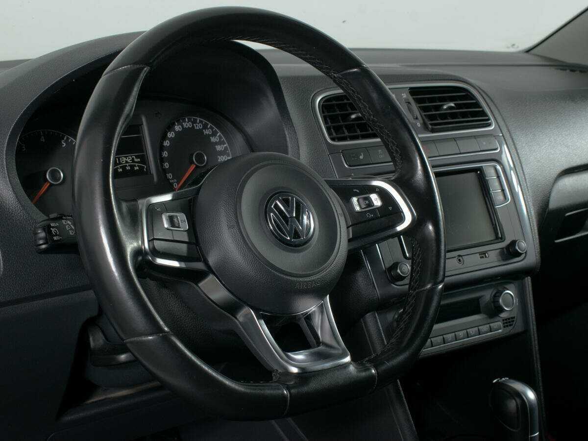 Купить Volkswagen Polo с пробегом. Фото: #13