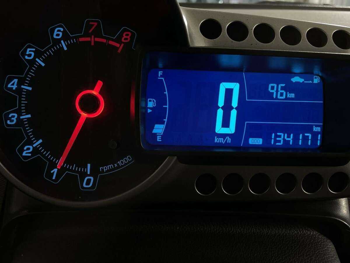 Купить Chevrolet Aveo с пробегом. Фото: #9