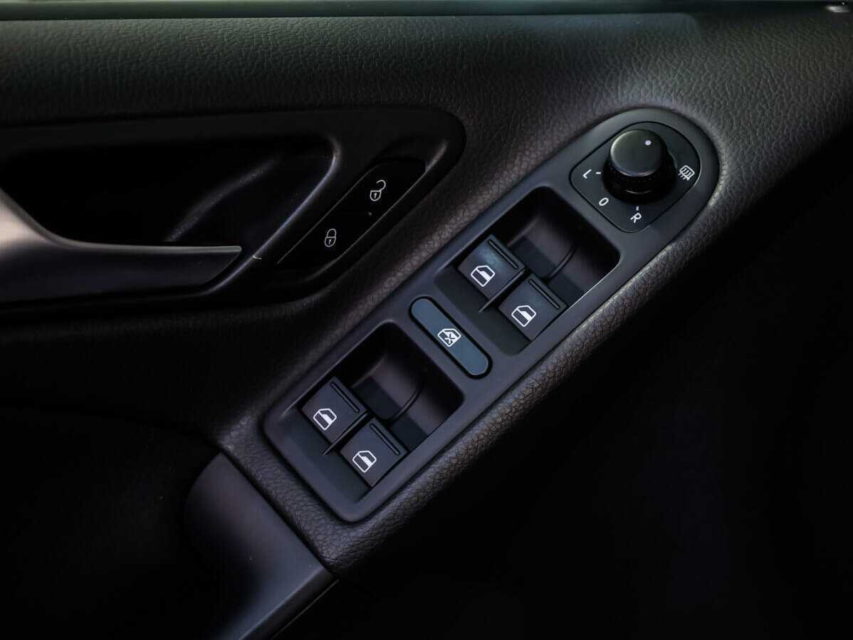 Купить Volkswagen Golf с пробегом. Фото: #16