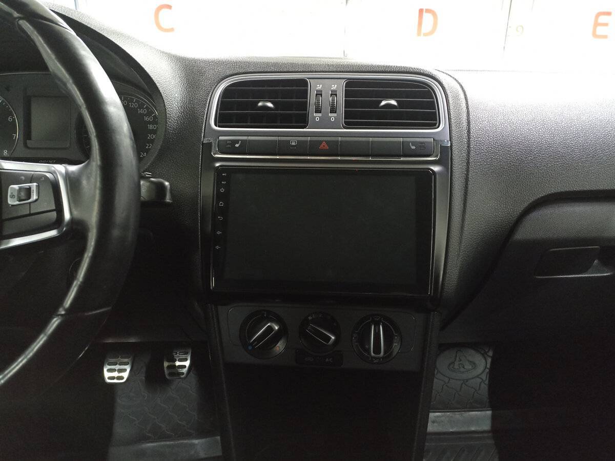 Купить Volkswagen Polo с пробегом. Фото: #14