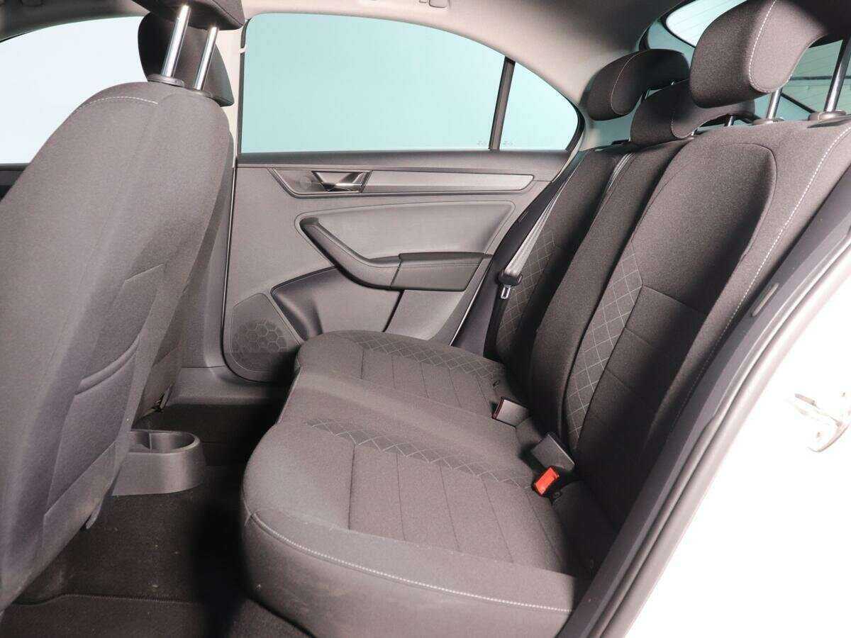 Купить Skoda Rapid с пробегом. Фото: #7