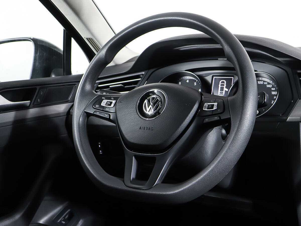 Купить Volkswagen Passat с пробегом. Фото: #15