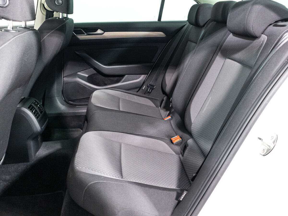 Купить Volkswagen Passat с пробегом. Фото: #9