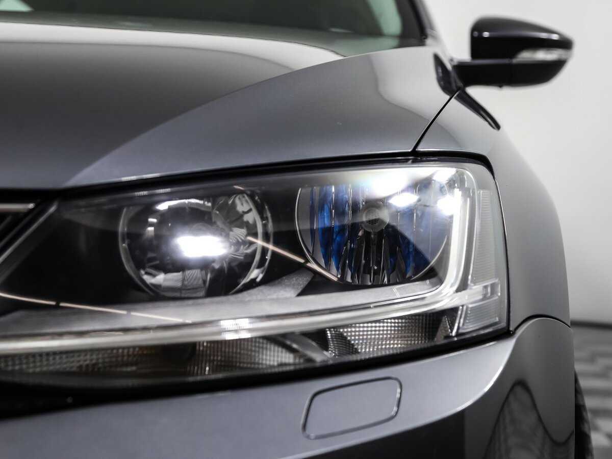Купить Volkswagen Jetta с пробегом. Фото: #14