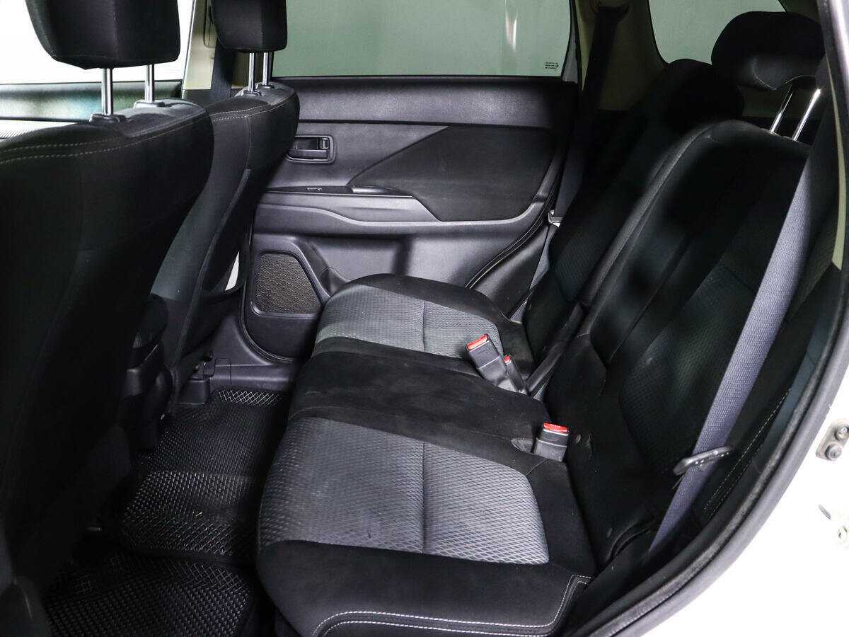 Купить Mitsubishi Outlander с пробегом. Фото: #7