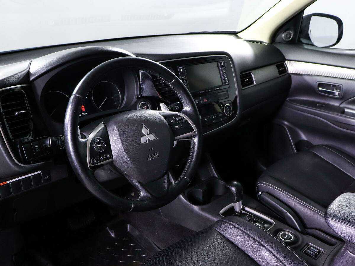 Купить Mitsubishi Outlander с пробегом. Фото: #10