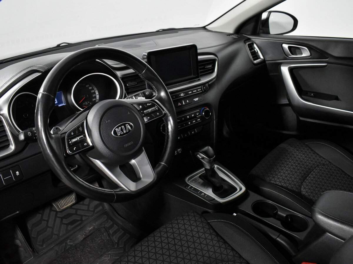 Купить Kia Ceed с пробегом. Фото: #8