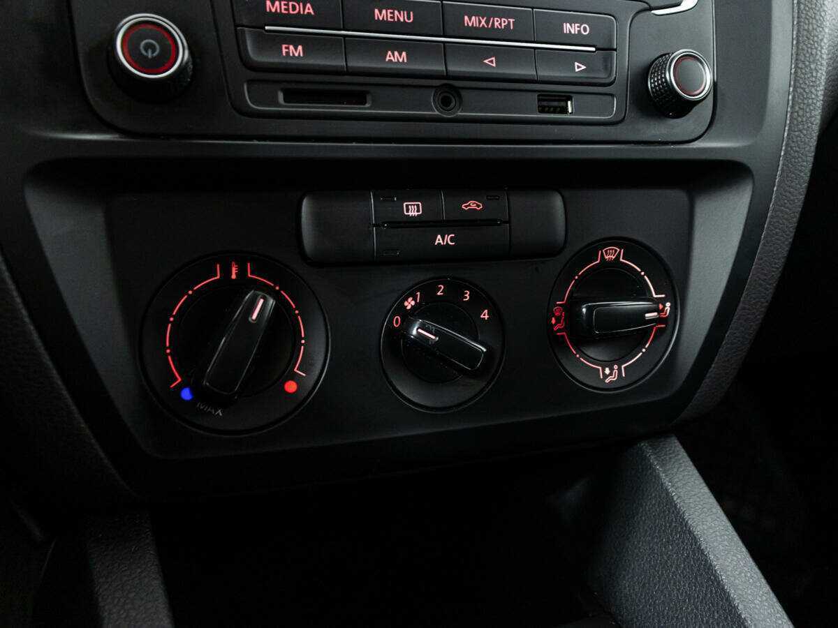 Купить Volkswagen Jetta с пробегом. Фото: #15