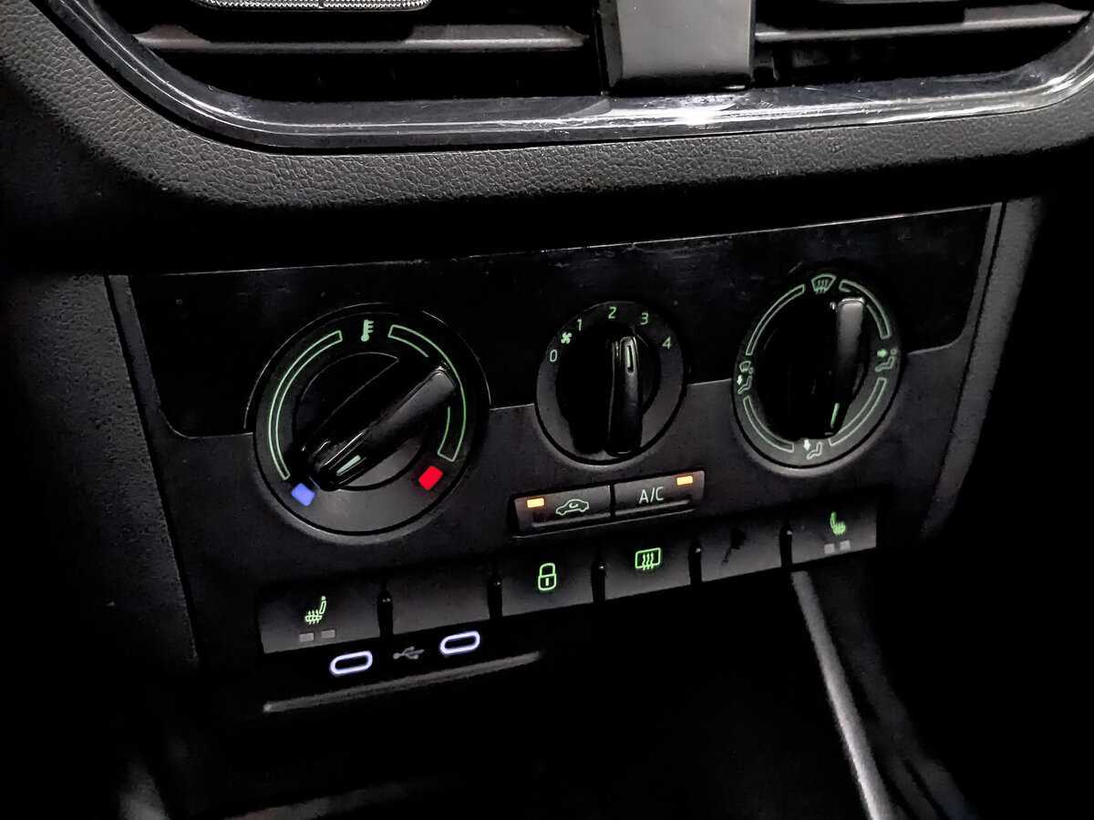 Купить Skoda Rapid с пробегом. Фото: #18