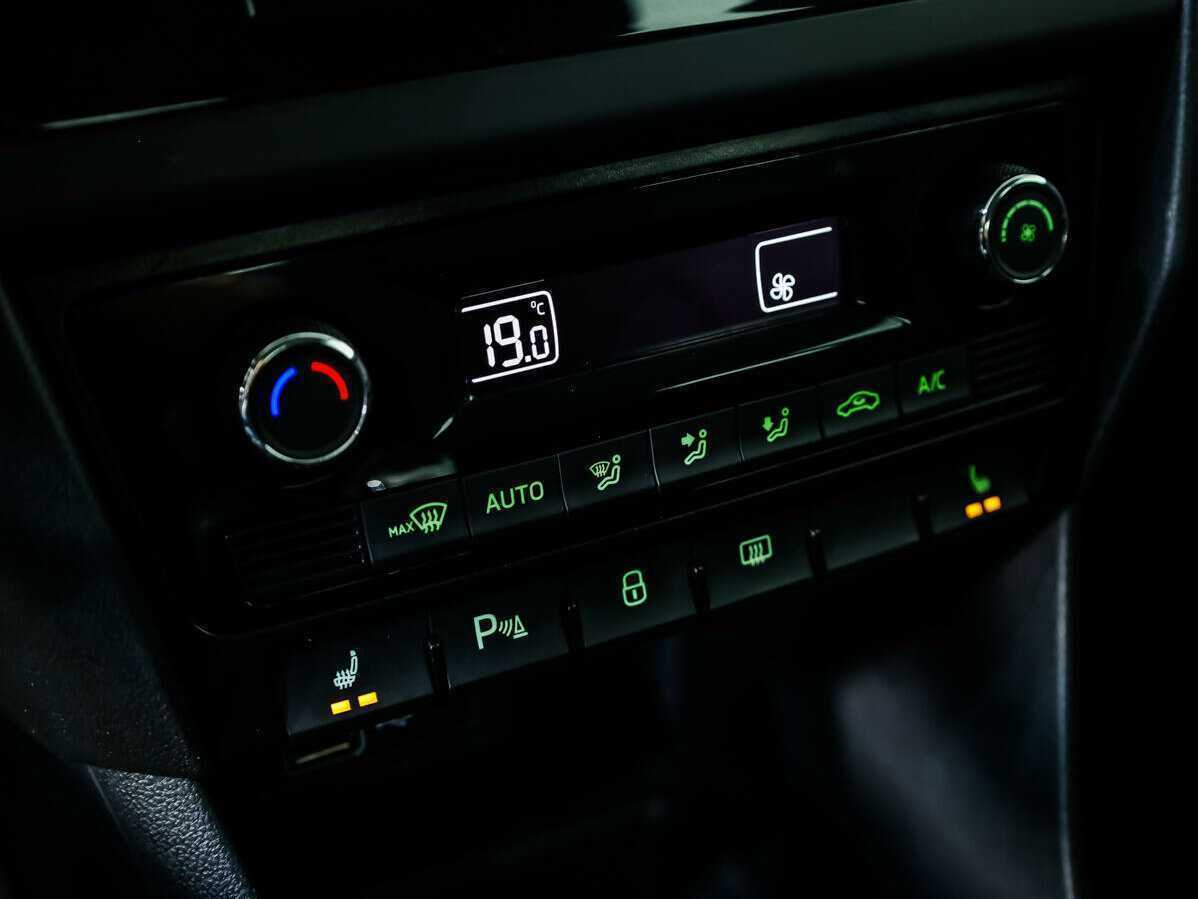 Купить Skoda Rapid с пробегом. Фото: #13