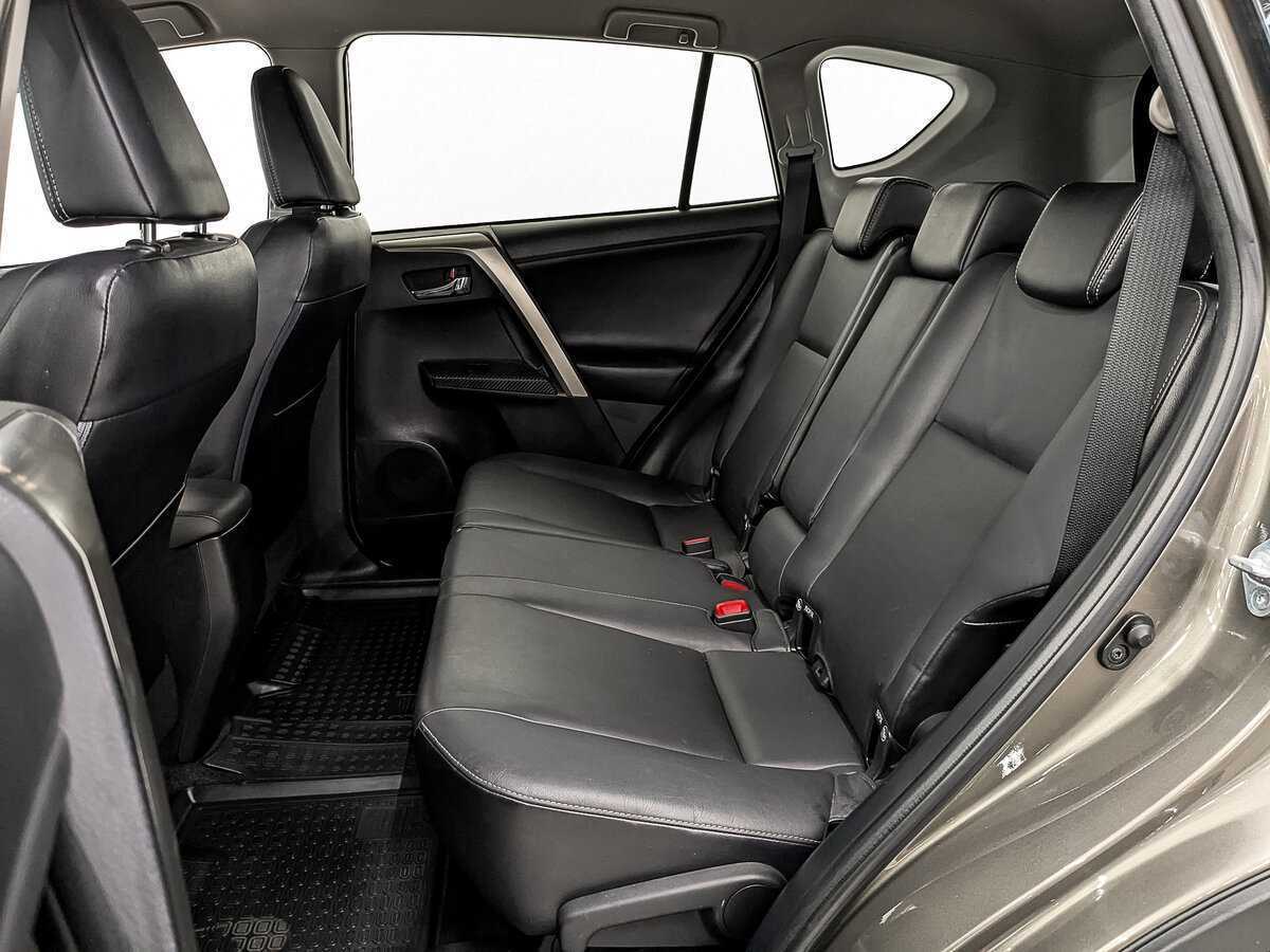 Купить Toyota RAV4 с пробегом. Фото: #17