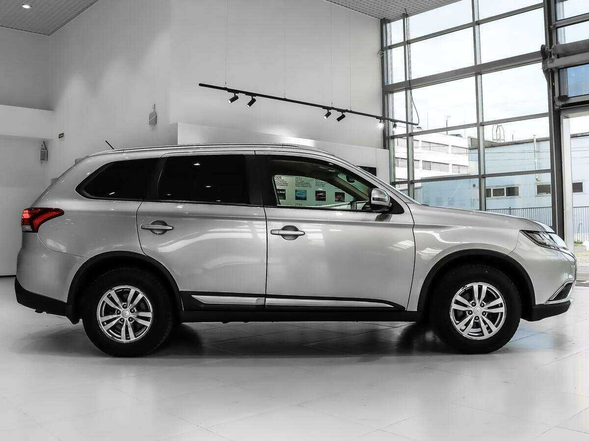 Купить Mitsubishi Outlander с пробегом. Фото: #3