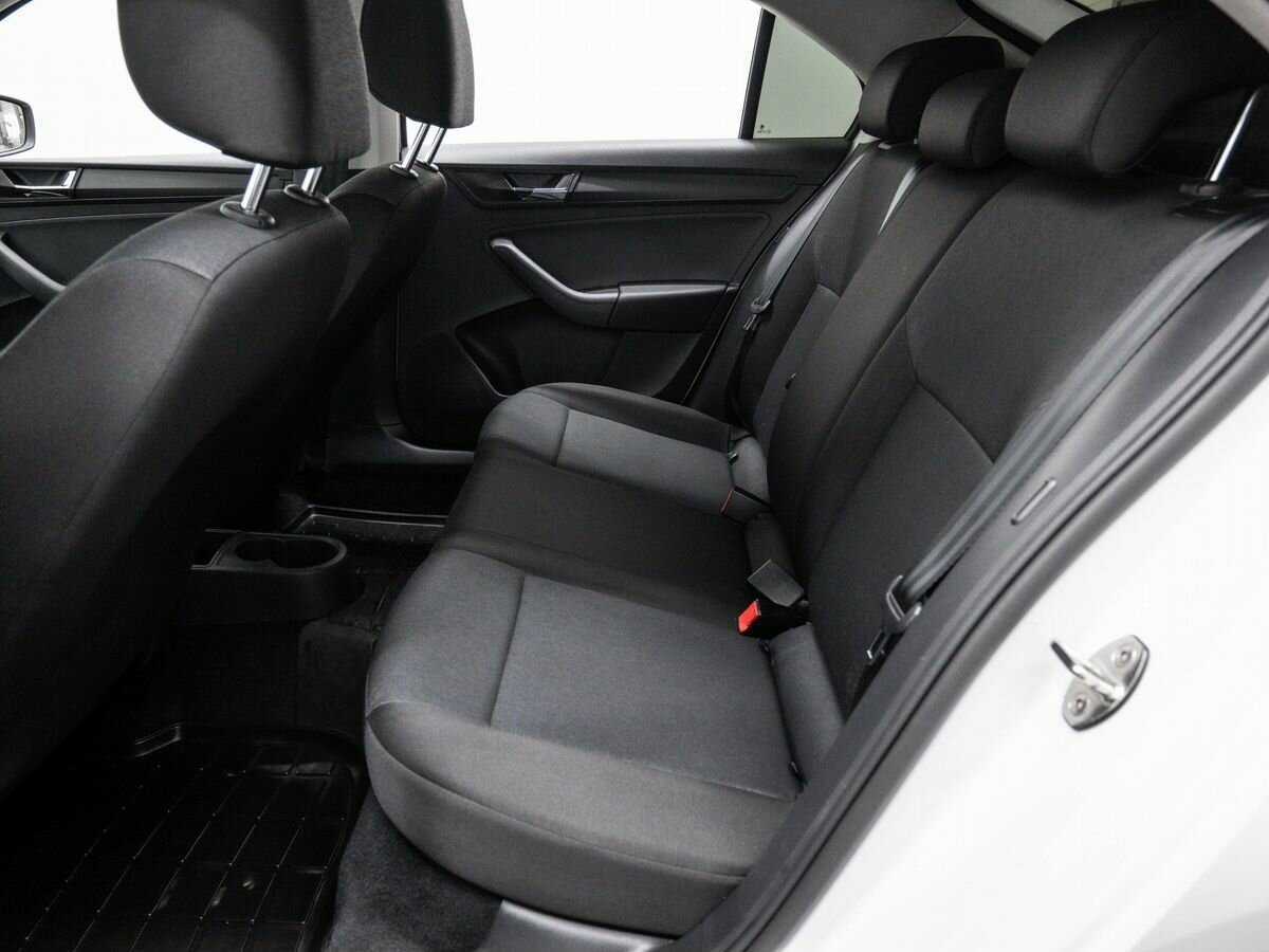 Купить Skoda Rapid с пробегом. Фото: #12