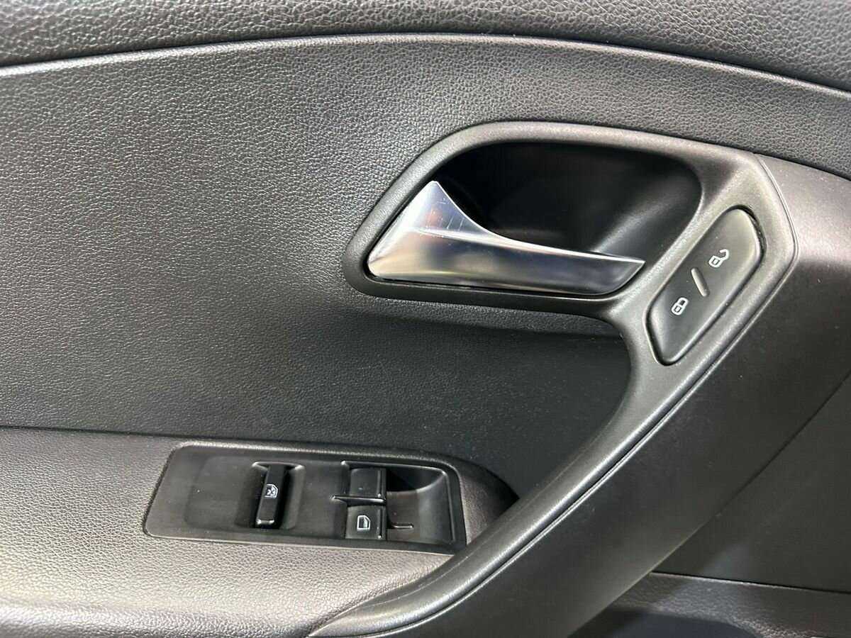 Купить Volkswagen Polo с пробегом. Фото: #13