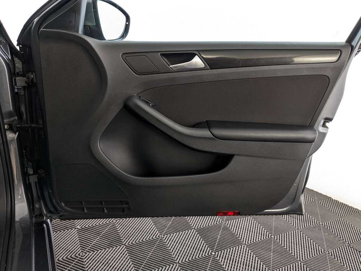 Купить Volkswagen Jetta с пробегом. Фото: #18