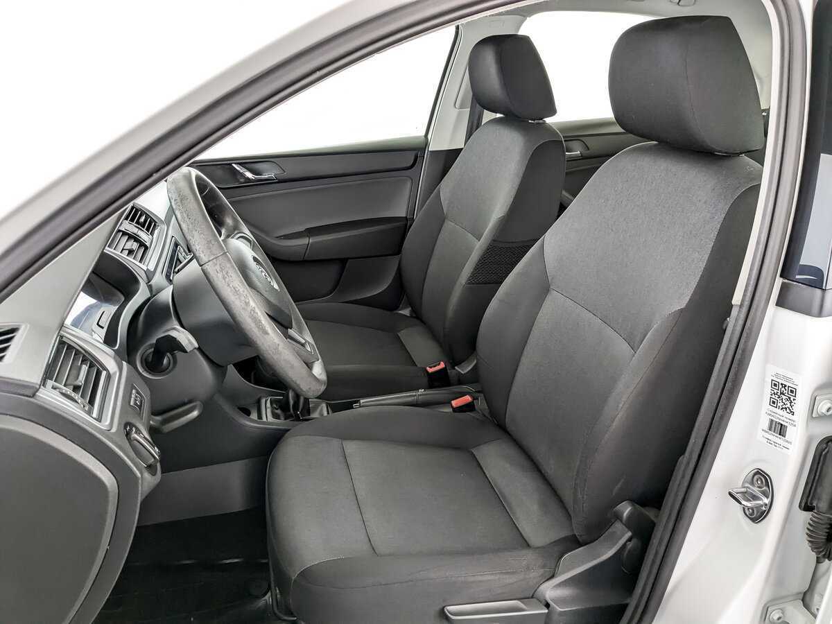 Купить Skoda Rapid с пробегом. Фото: #19