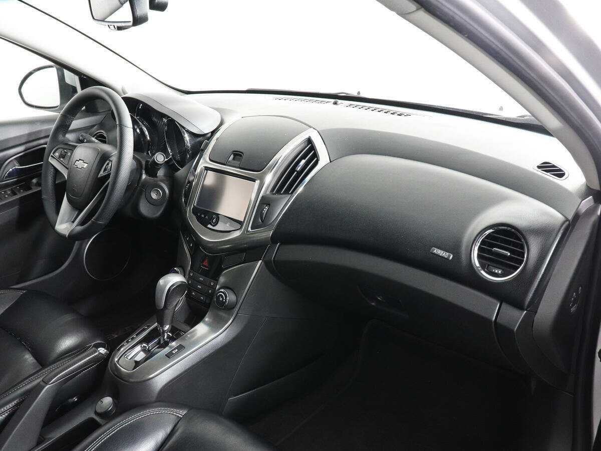 Купить Chevrolet Cruze с пробегом. Фото: #9