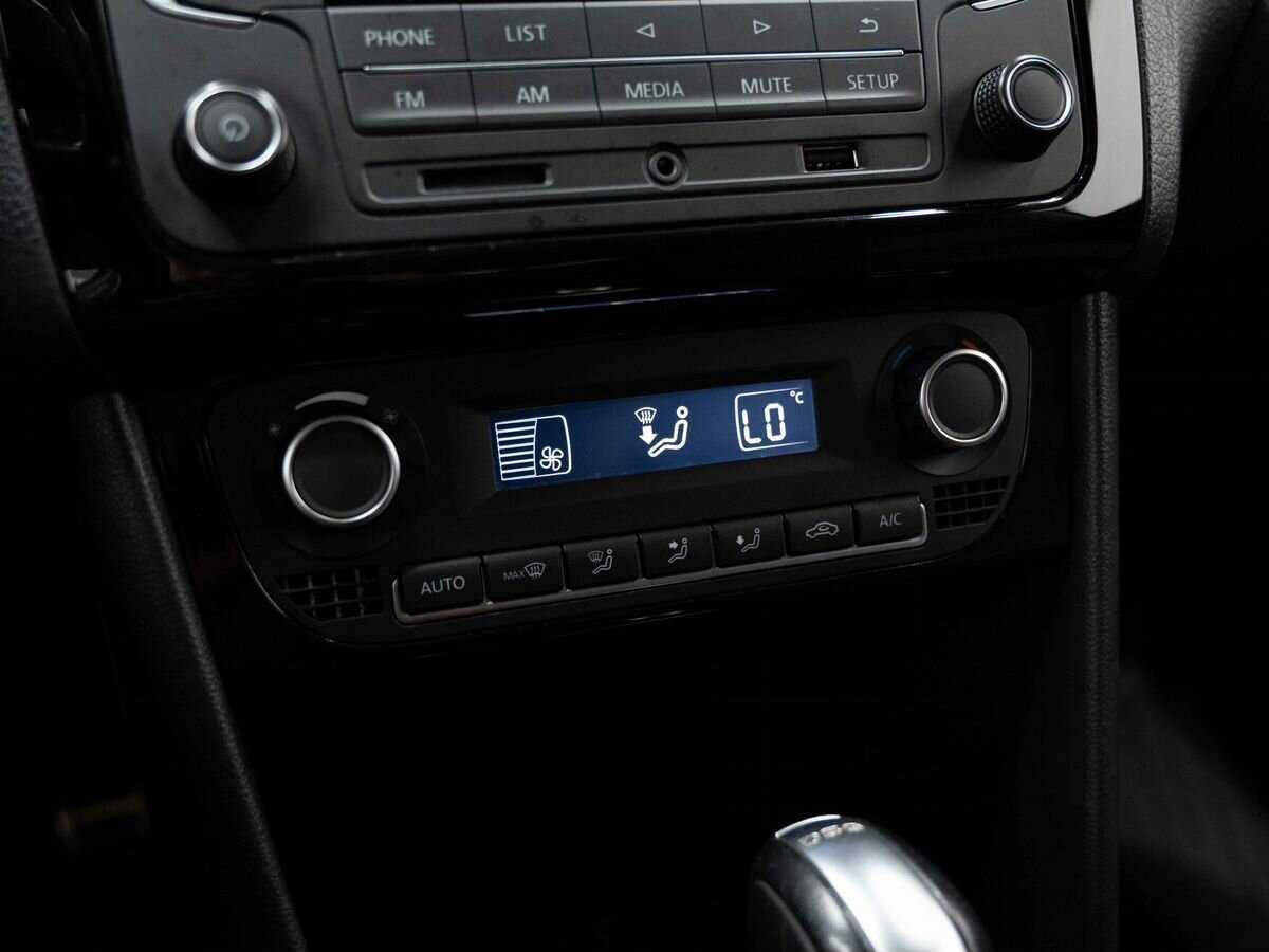 Купить Volkswagen Polo с пробегом. Фото: #17
