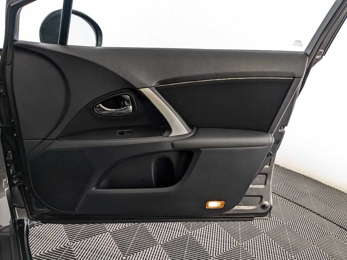 Купить Toyota Avensis с пробегом. Фото: #19