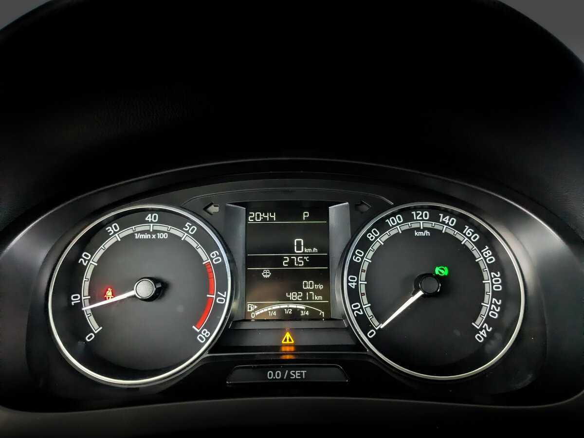 Купить Skoda Rapid с пробегом. Фото: #10