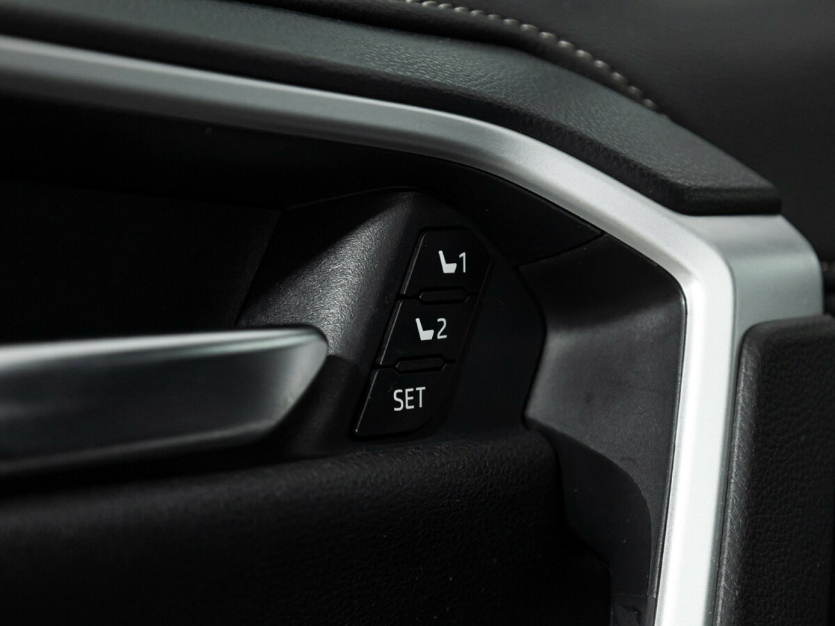 Купить Toyota RAV4 с пробегом. Фото: #13