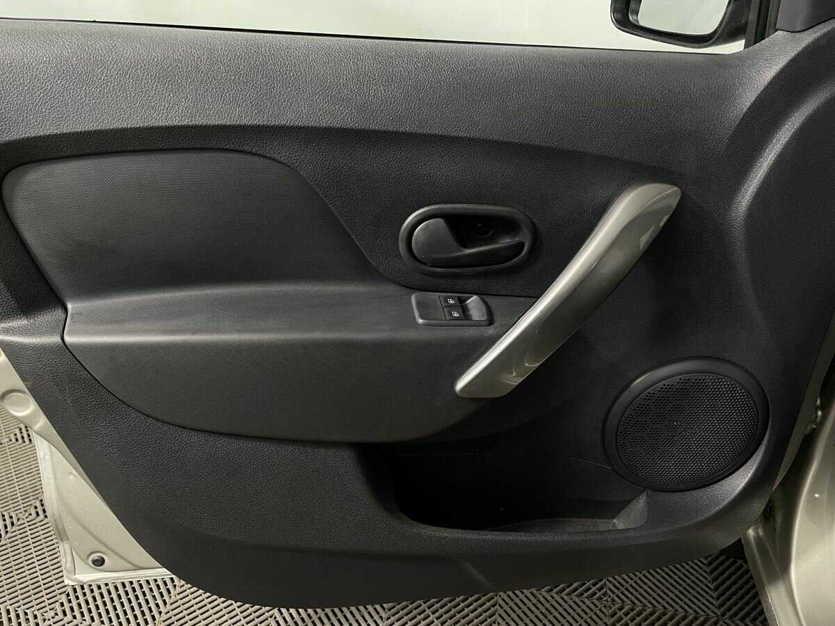 Купить Renault Logan с пробегом. Фото: #7