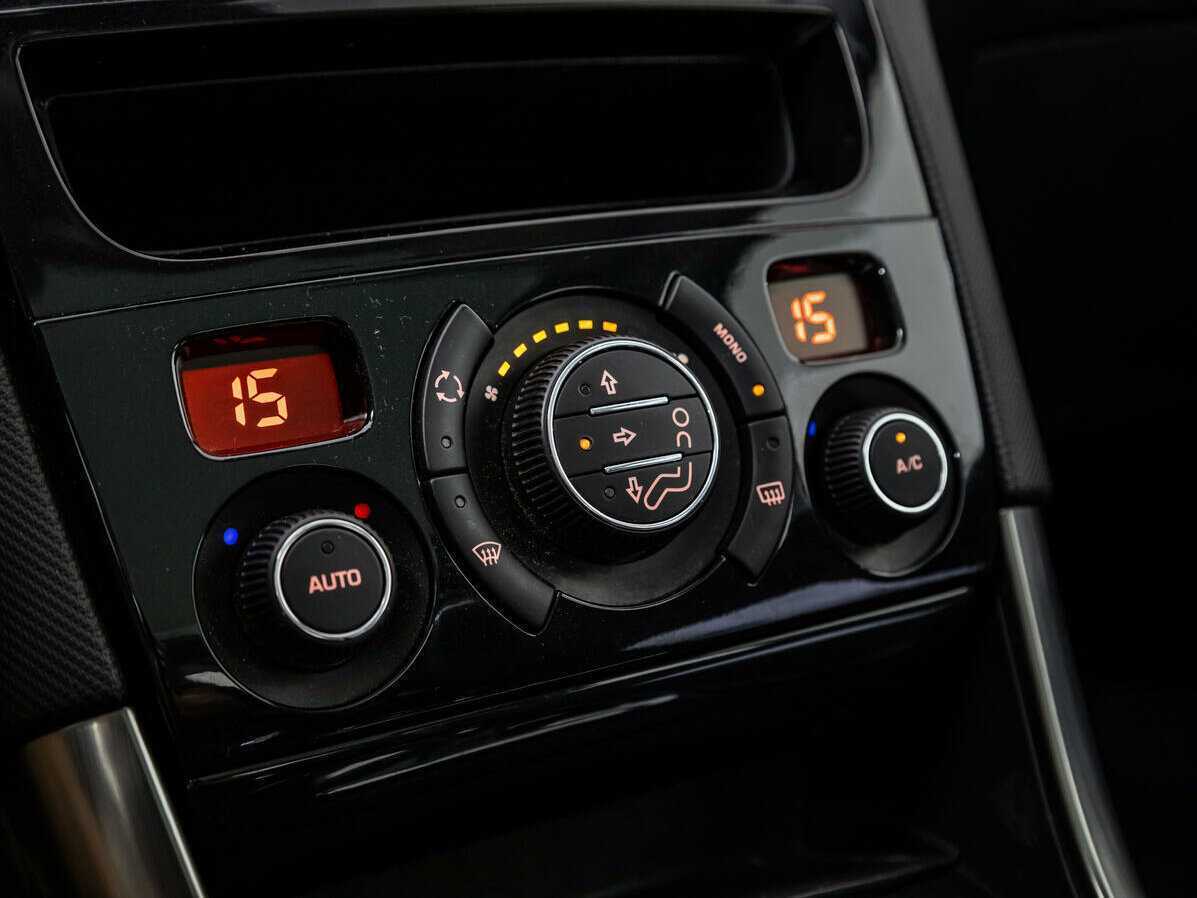 Купить Peugeot 308 с пробегом. Фото: #15