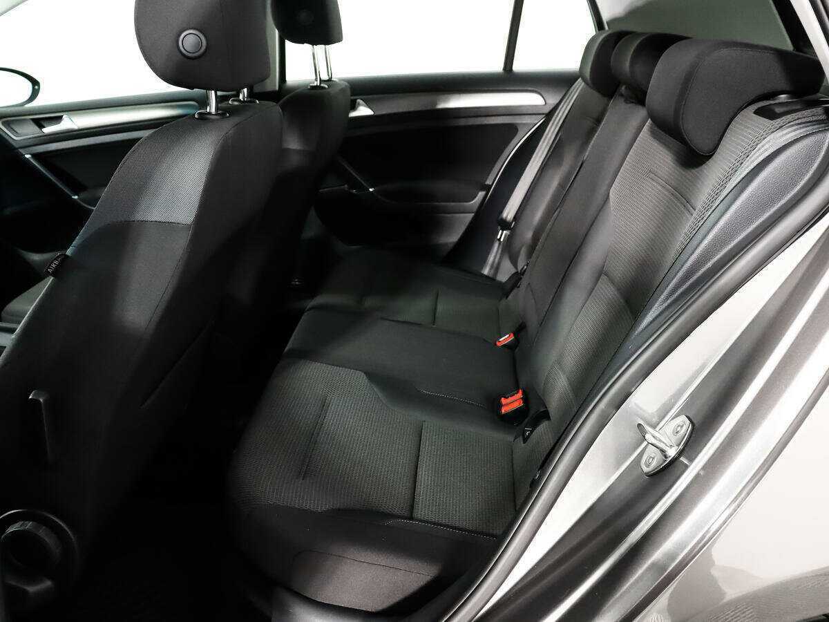 Купить Volkswagen Golf с пробегом. Фото: #9
