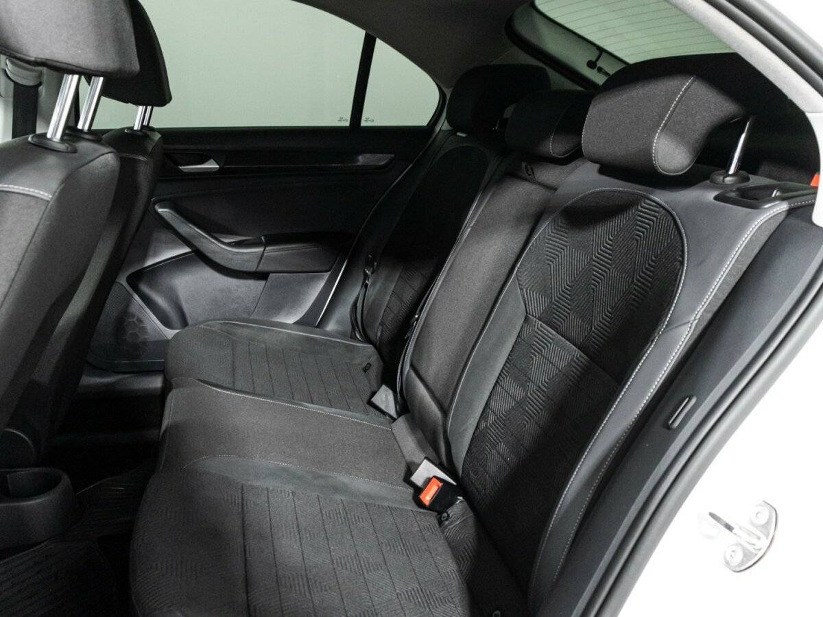 Купить Volkswagen Polo с пробегом. Фото: #9