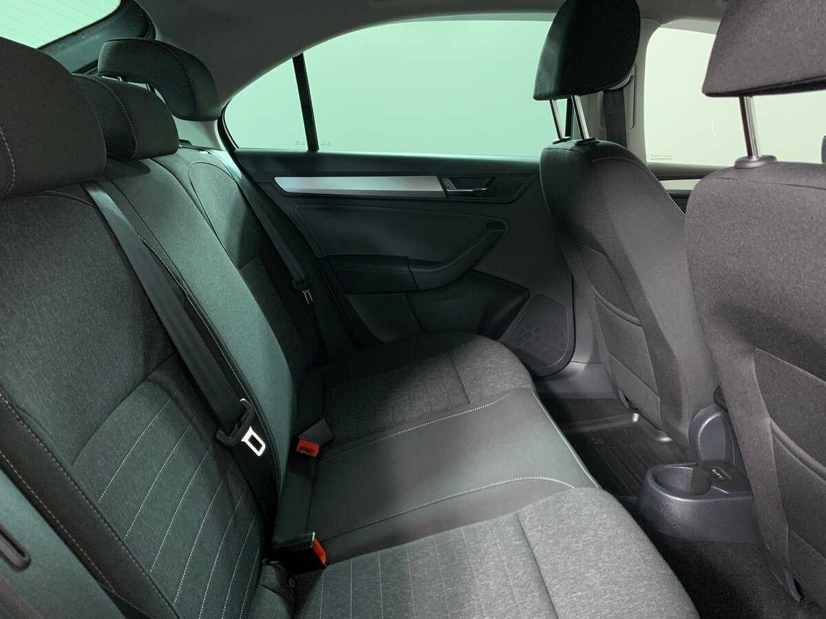 Купить Skoda Rapid с пробегом. Фото: #17