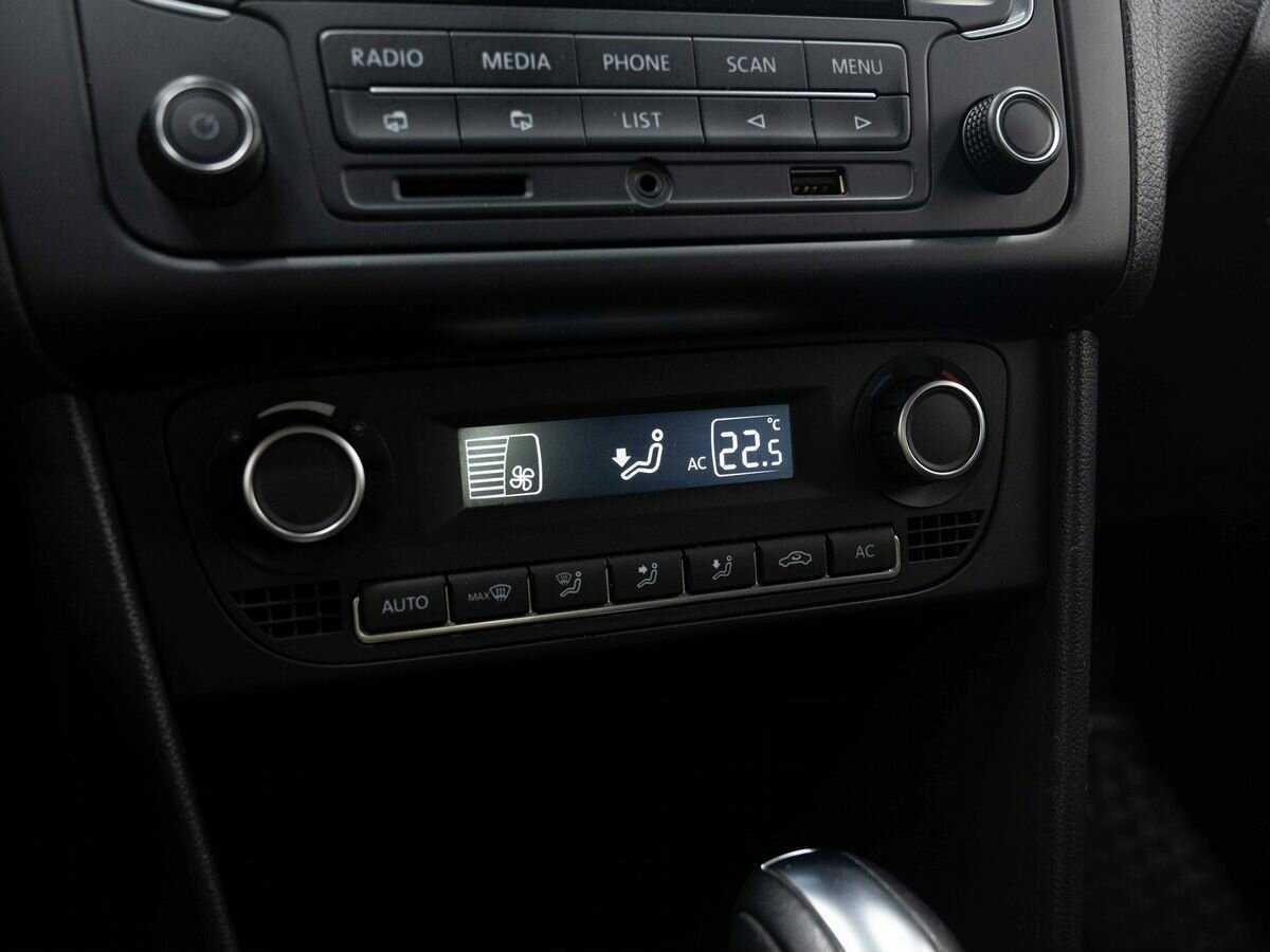 Купить Volkswagen Polo с пробегом. Фото: #17