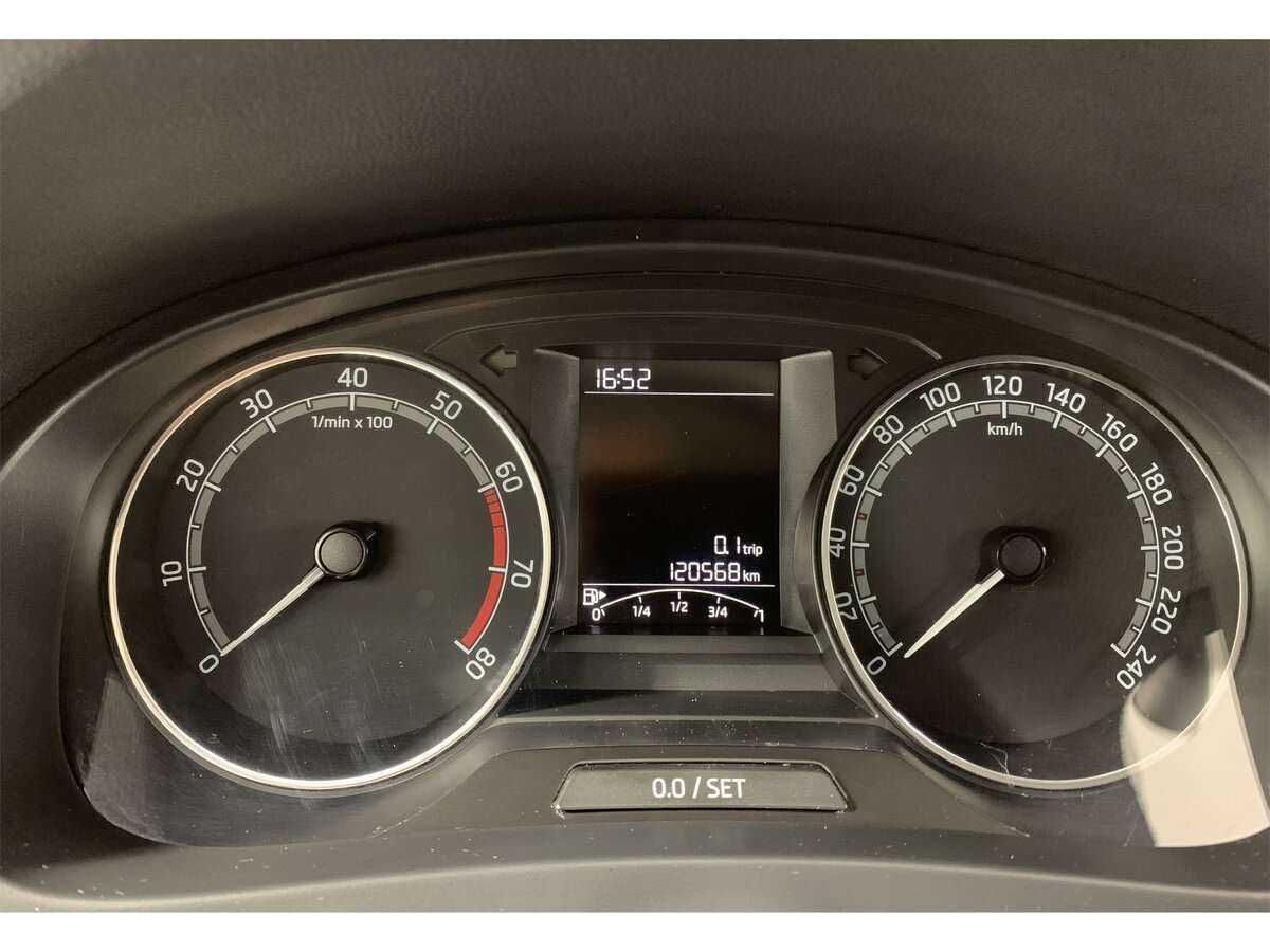 Купить Skoda Rapid с пробегом. Фото: #10