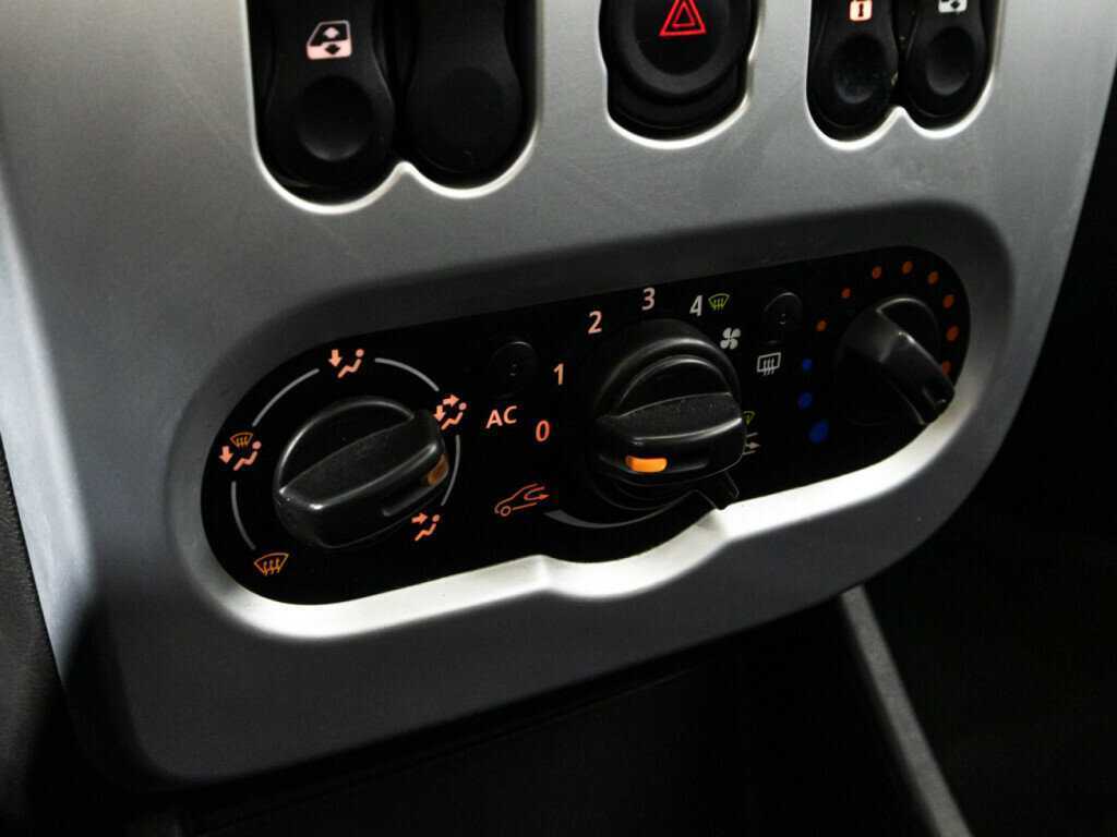 Купить Renault Sandero с пробегом. Фото: #14