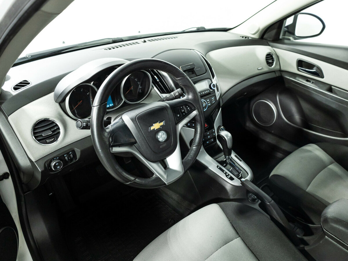 Купить Chevrolet Cruze с пробегом. Фото: #10