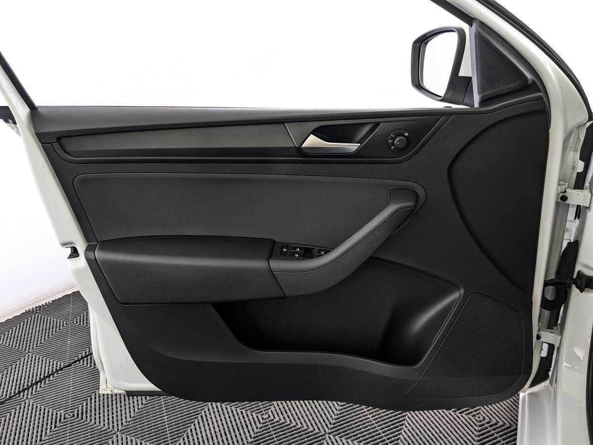 Купить Volkswagen Polo с пробегом. Фото: #14