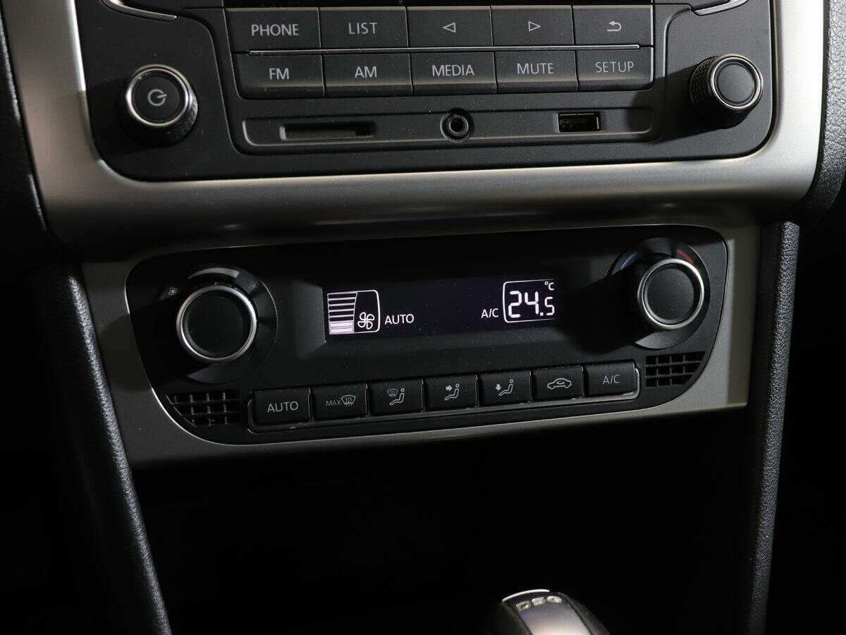 Купить Volkswagen Polo с пробегом. Фото: #17