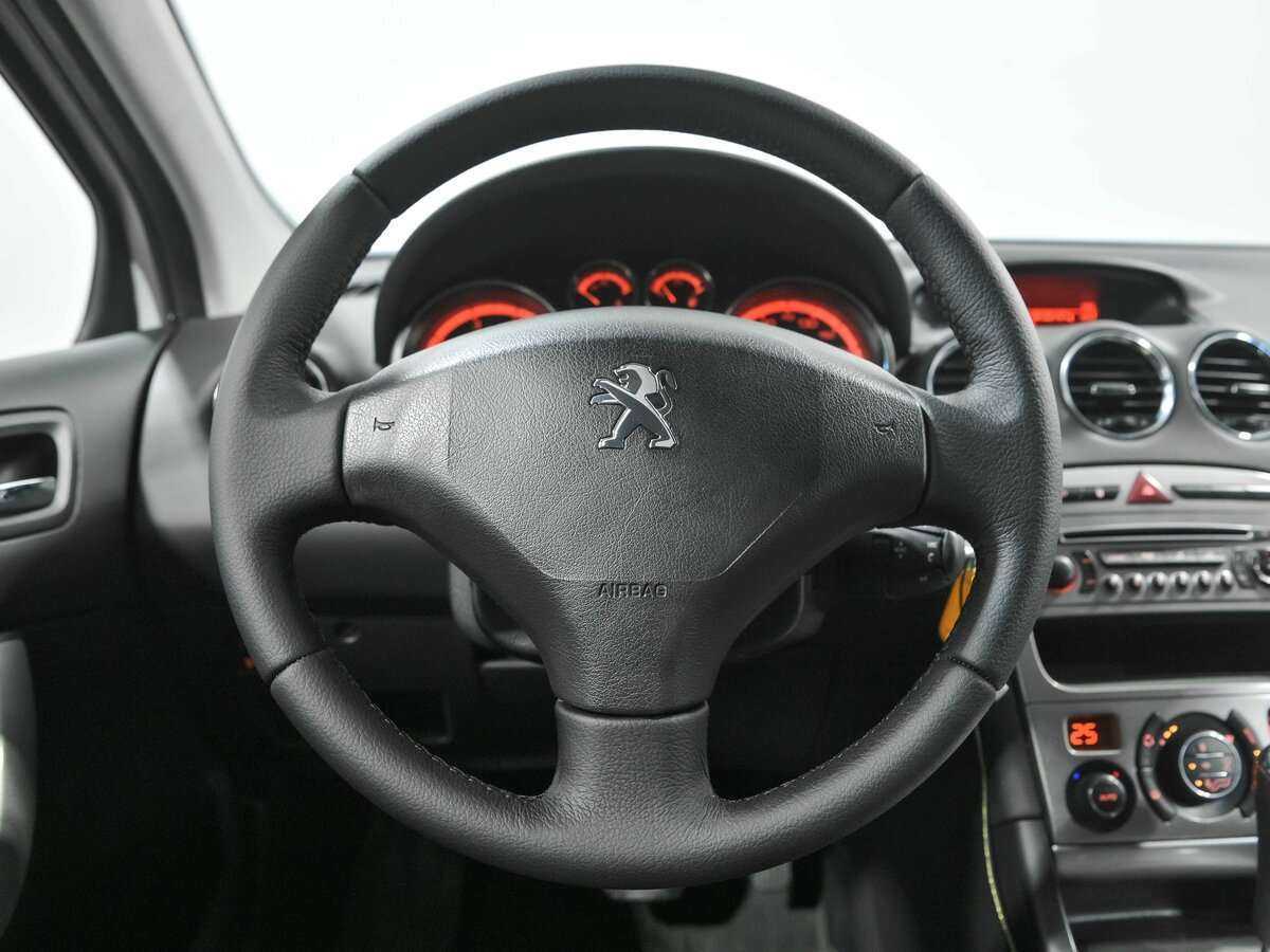 Купить Peugeot 408 с пробегом. Фото: #6