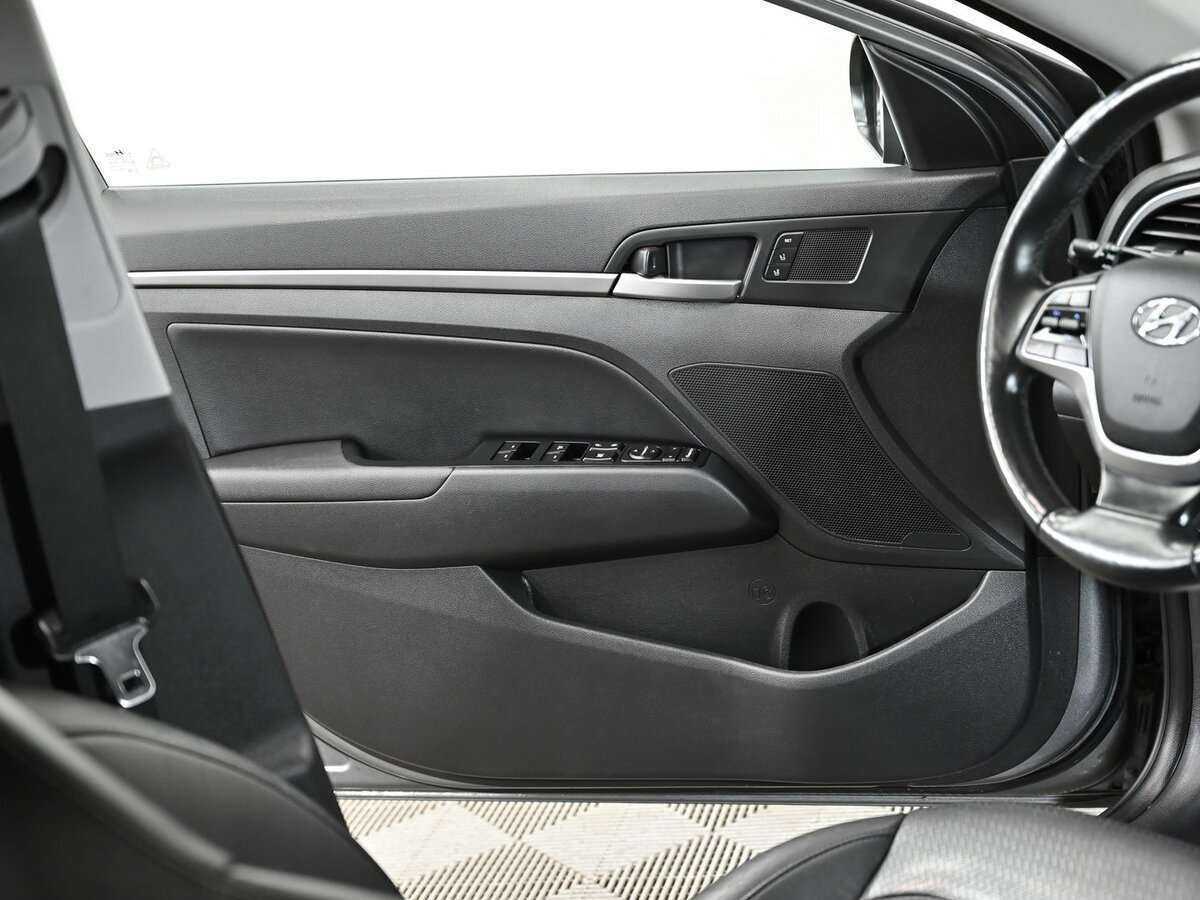 Купить Hyundai Elantra с пробегом. Фото: #10