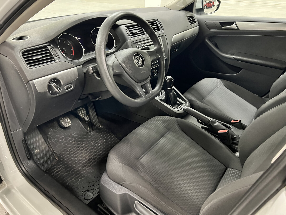 Купить Volkswagen Jetta с пробегом. Фото: #15