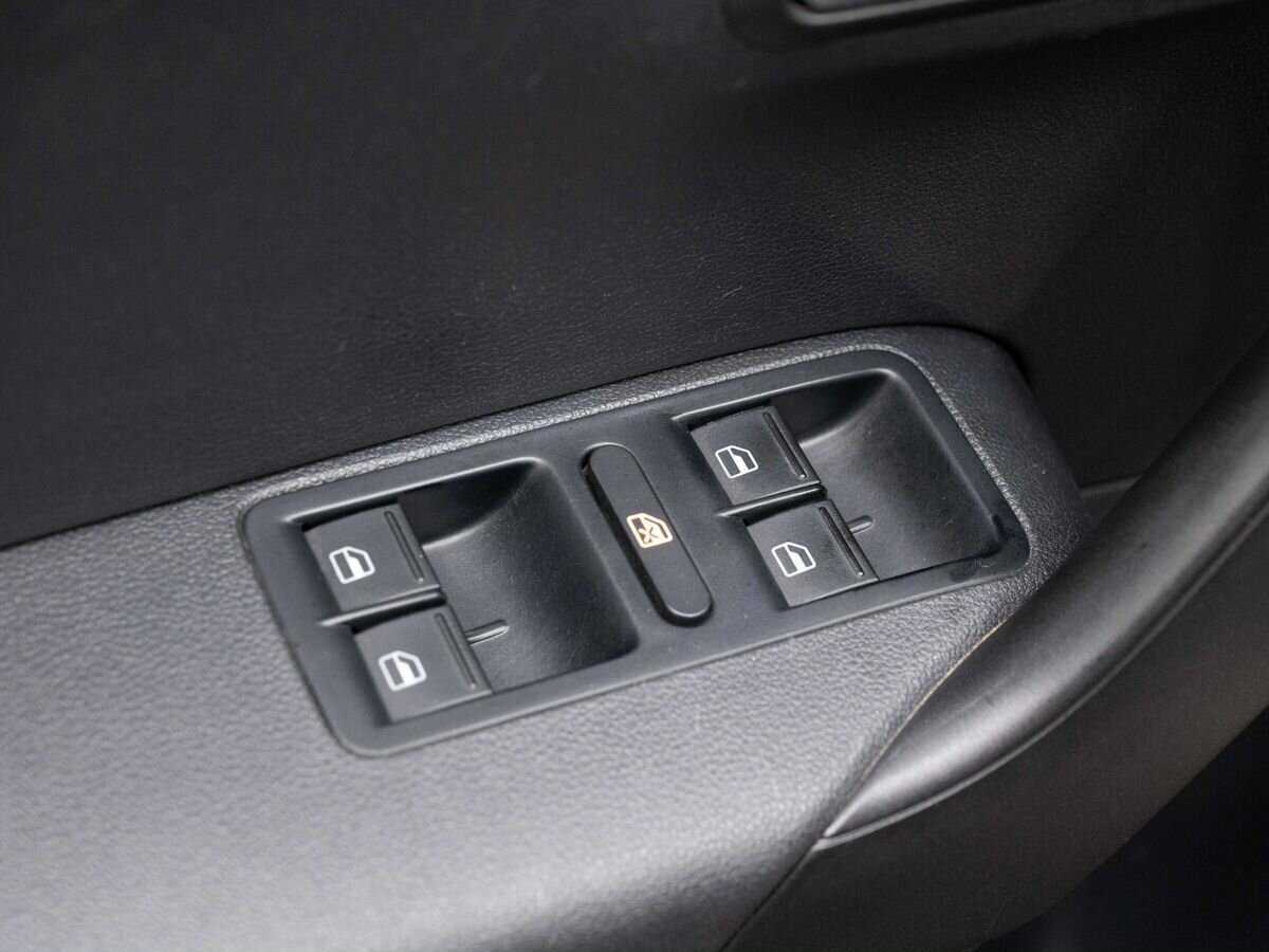 Купить Volkswagen Polo с пробегом. Фото: #16