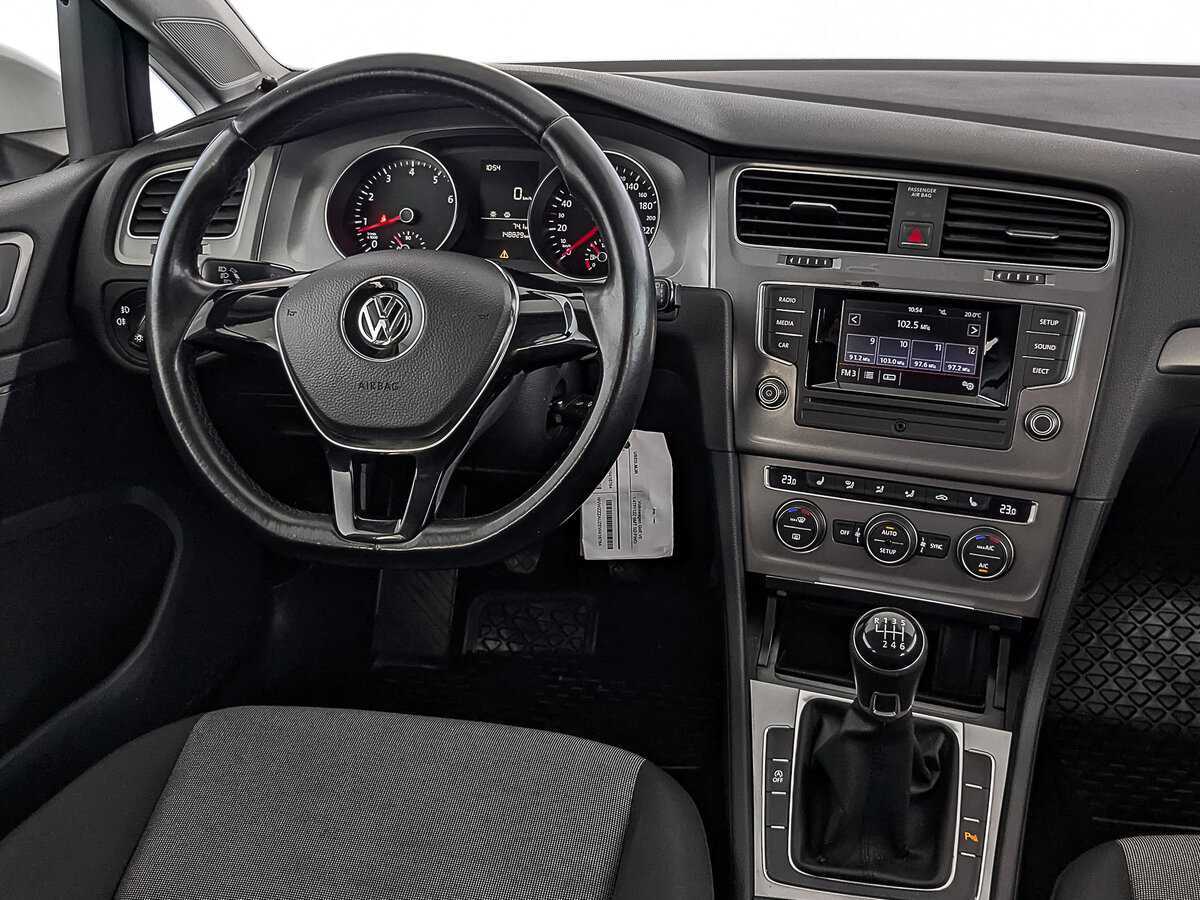 Купить Volkswagen Golf с пробегом. Фото: #26