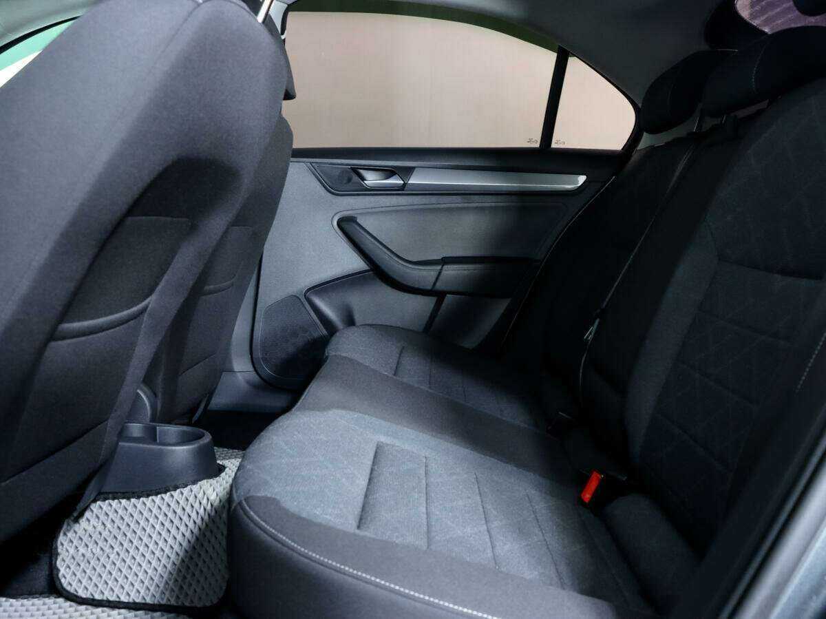 Купить Volkswagen Polo с пробегом. Фото: #10